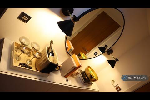 2 bedroom flat to rent, Sir Walter Raleigh Court, London, SE10