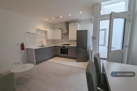 2 bedroom flat to rent, Kingsland Road, London, E2