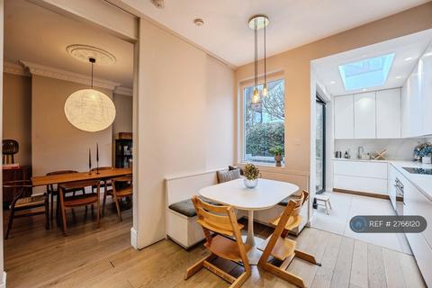 4 bedroom terraced house to rent, Forthbridge Road, London, SW11