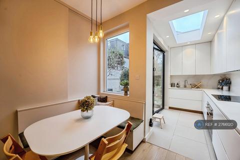 4 bedroom terraced house to rent, Forthbridge Road, London, SW11