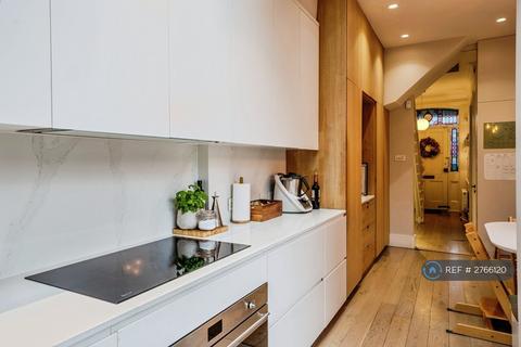 4 bedroom terraced house to rent, Forthbridge Road, London, SW11