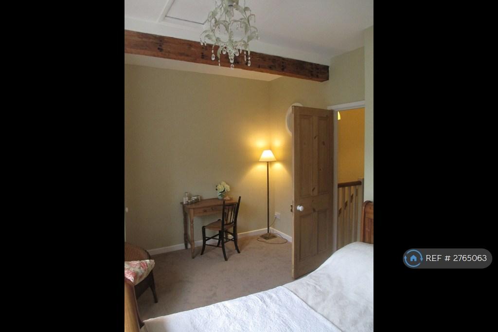 Master Bedroom - 4.47m x 2.97m