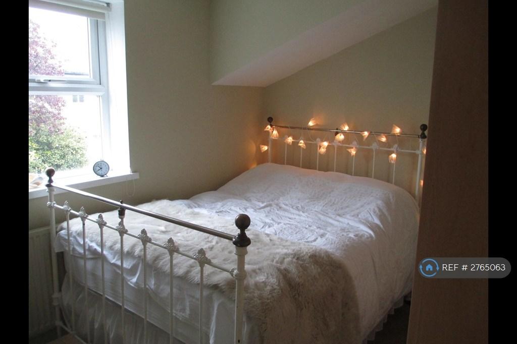 Second Bedroom - 3.3m x 2.54m
