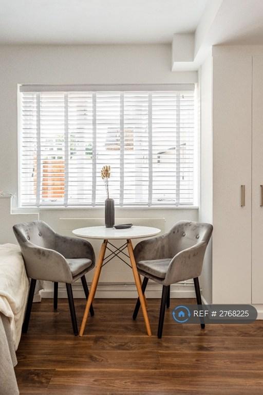 Comfortable For Dining, Studying &amp; Home Working