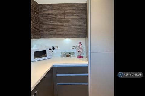 undefined, Triangle Apartments, London, E14