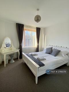 1 bedroom flat to rent, Triangle Apartments, London, E14