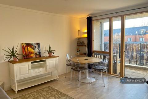 1 bedroom flat to rent, Triangle Apartments, London, E14