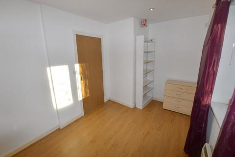 2 bedroom flat to rent, Jackson Crescent, Hulme, Manchester, M15