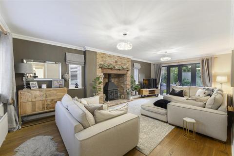5 bedroom detached house for sale, Redwell Grove, Kings Hill, ME19 4BU
