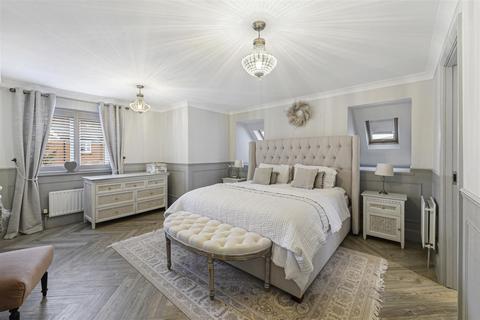 5 bedroom detached house for sale, Redwell Grove, Kings Hill, ME19 4BU
