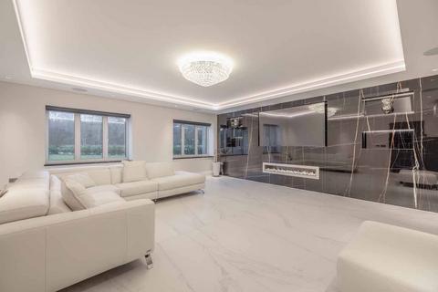 4 bedroom detached house for sale, Chalfont Park, Chalfont St Peter SL9