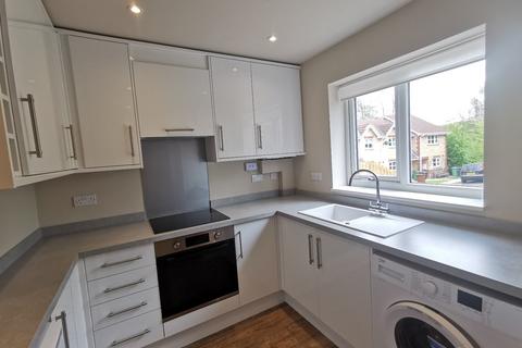 2 bedroom house to rent, Oulton Drive, Oulton, Leeds, West Yorkshire, UK, LS26