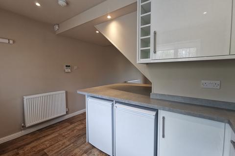 2 bedroom house to rent, Oulton Drive, Oulton, Leeds, West Yorkshire, UK, LS26