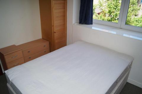 1 bedroom apartment to rent, Ashvale Place, Top floor left, AB10