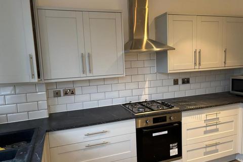 2 bedroom detached house to rent, Heath Park Road, Romford, London, RM2 5UB