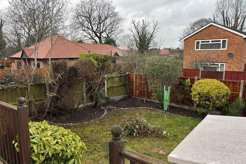 2 bedroom detached house to rent, Heath Park Road, Romford, London, RM2 5UB