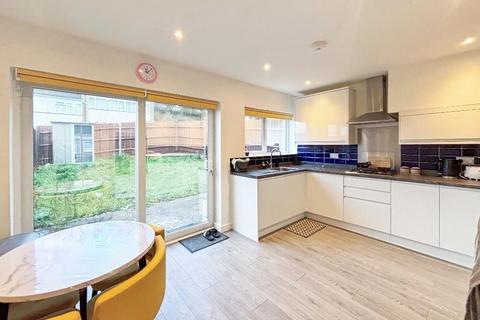 undefined, Forestdale CR0