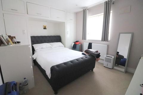 undefined, Luton LU2