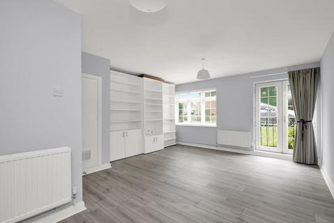 2 bedroom apartment for sale, Gainsborough Court, Station Avenue, Walton On Thames, Surrey, KT12