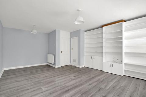 2 bedroom apartment for sale, Gainsborough Court, Station Avenue, Walton On Thames, Surrey, KT12