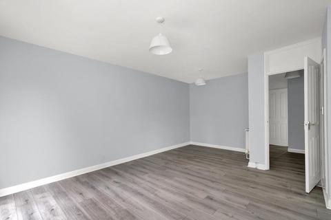 2 bedroom apartment for sale, Gainsborough Court, Station Avenue, Walton On Thames, Surrey, KT12