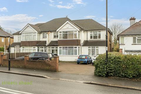 3 bedroom apartment to rent, Woodcote Grove Road, Coulsdon, CR5