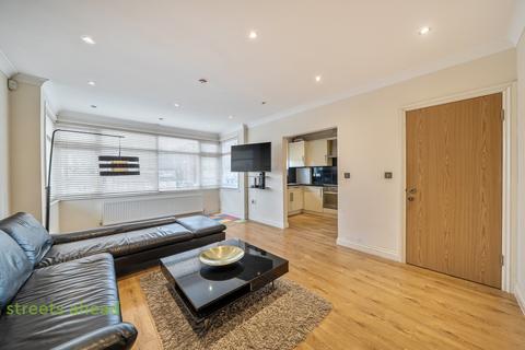 3 bedroom apartment to rent, Woodcote Grove Road, Coulsdon, CR5