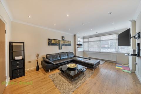 3 bedroom apartment to rent, Woodcote Grove Road, Coulsdon, CR5