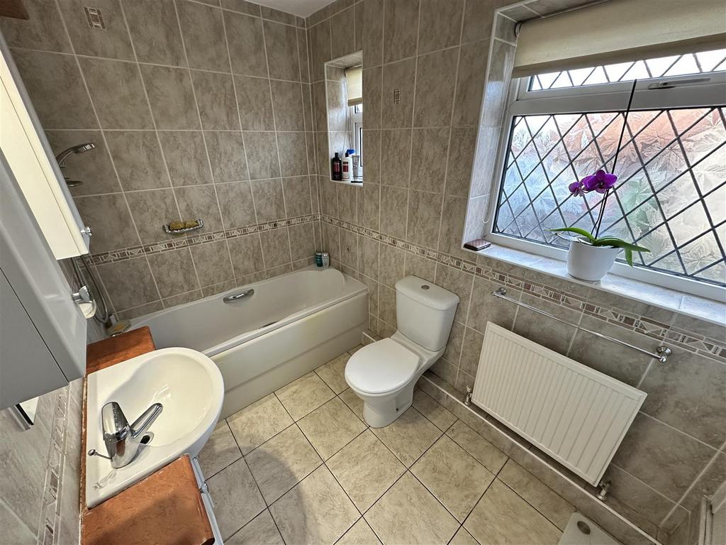 Bathroom 945