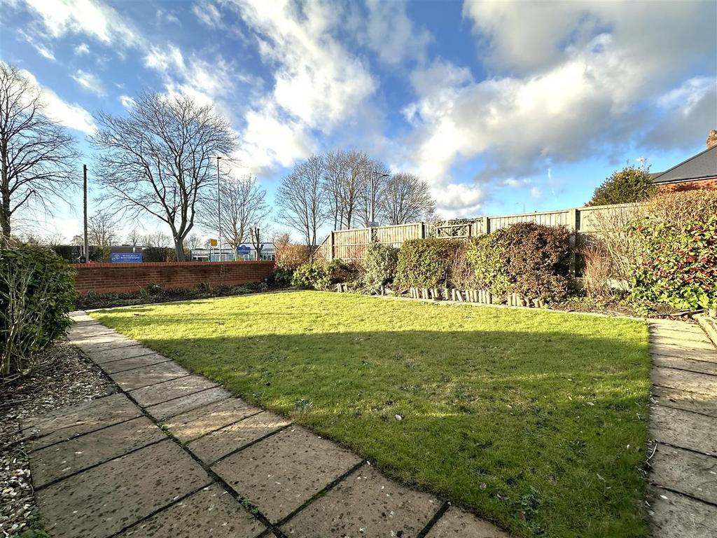 Private Rear Garden 027