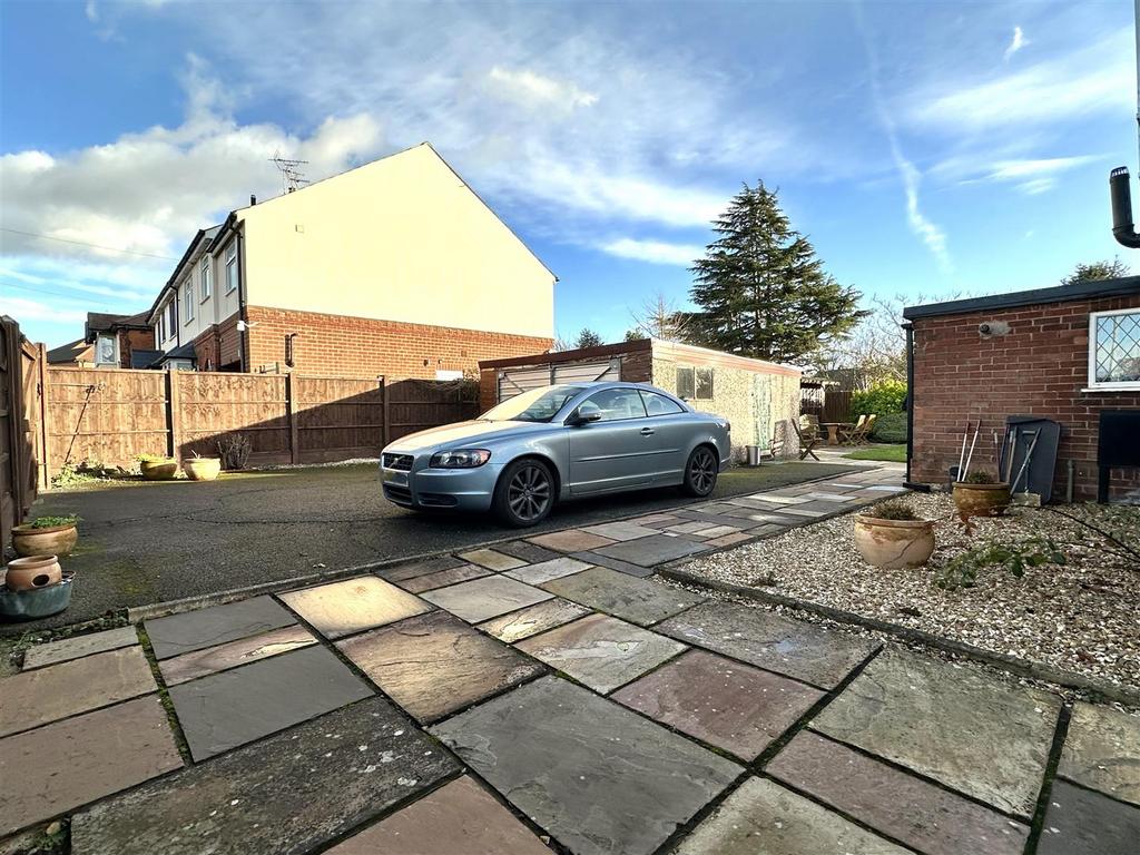 Substantial Driveway &amp; Detached Garage 053