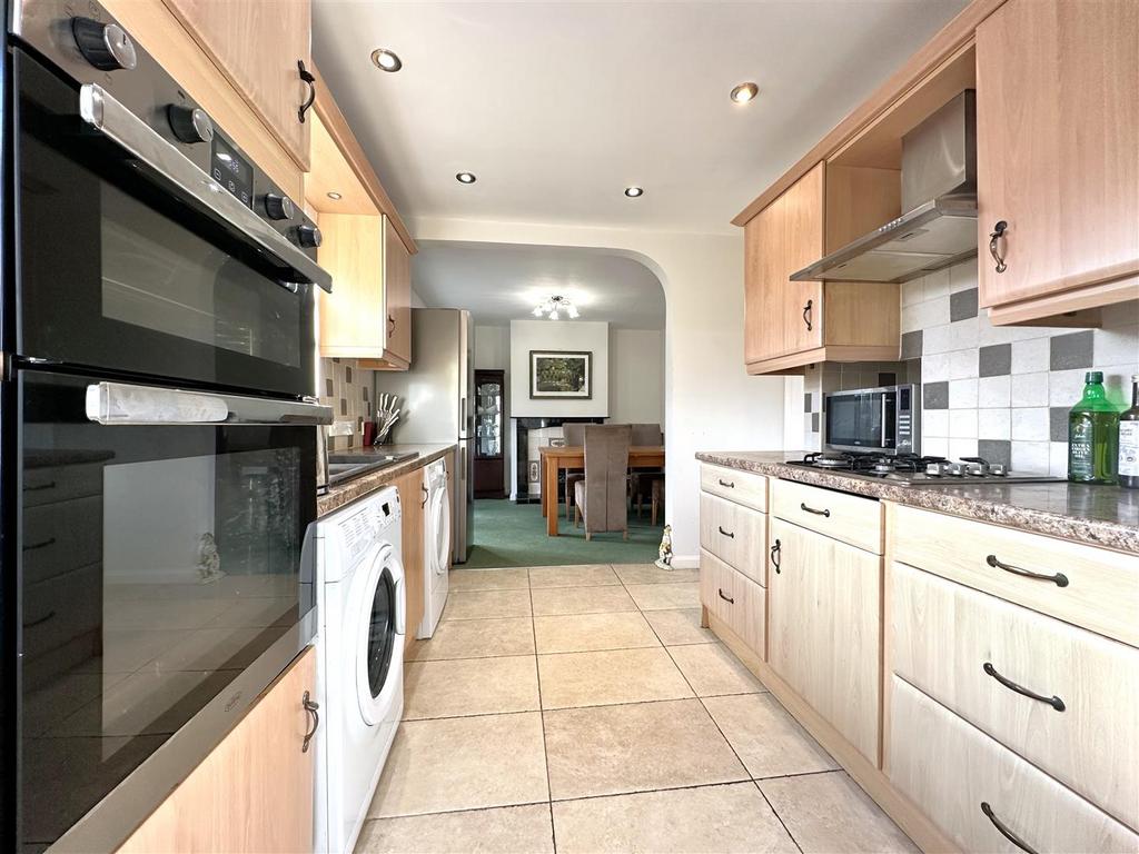 Kitchen Into Dining Room 952