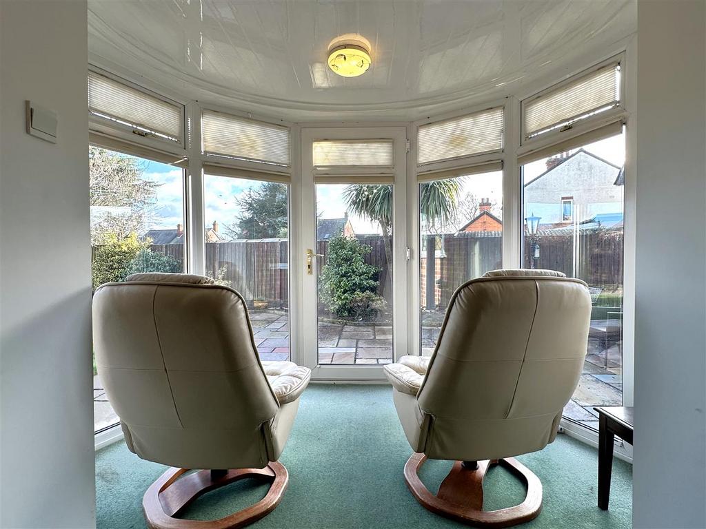 Oval Conservatory 972