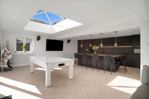 5 bedroom end of terrace house for sale, Orchard Close, Wootton Village, Northampton NN4