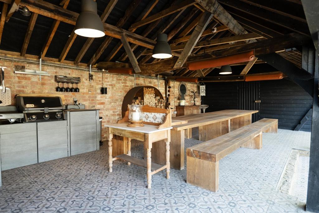Outdoor Kitchen