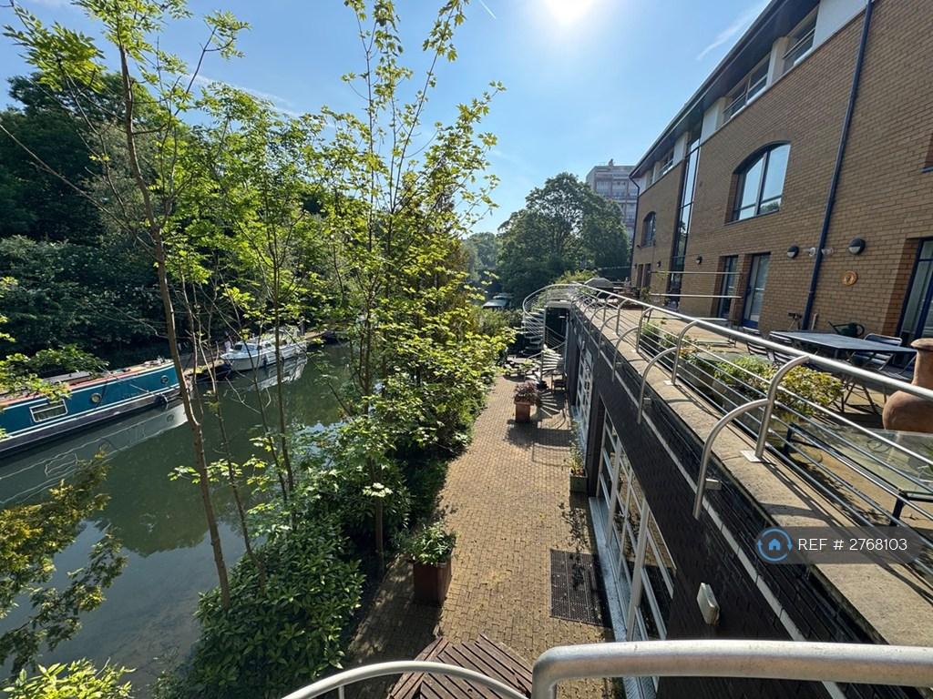 Shared Terrace By Canal