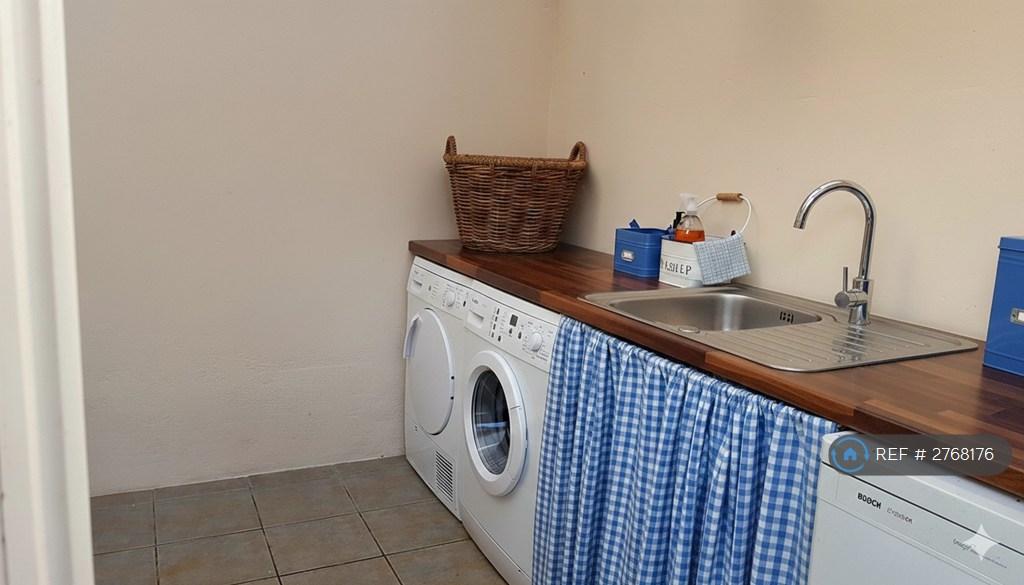 Detached Utility Room Inside