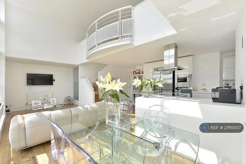 undefined, Chart House, London, E14
