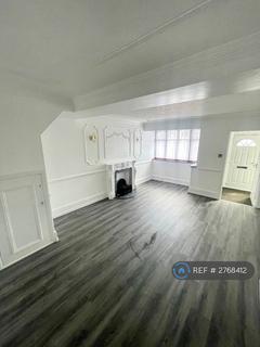 2 bedroom terraced house to rent, Elm Park Avenue, Hornchurch, RM12