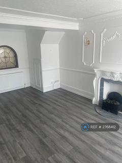 2 bedroom terraced house to rent, Elm Park Avenue, Hornchurch, RM12