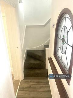2 bedroom terraced house to rent, Elm Park Avenue, Hornchurch, RM12