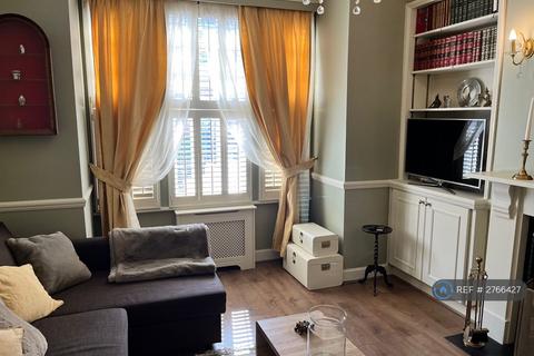2 bedroom maisonette to rent, Gayville Road, London, SW11