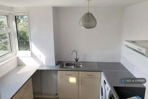 1 bedroom flat to rent, Wealdon House, Pilgrims Hatch, Brentwood, CM15