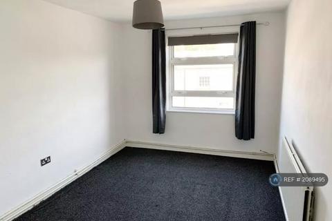 1 bedroom flat to rent, Wealdon House, Pilgrims Hatch, Brentwood, CM15