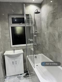 1 bedroom in a house share to rent, Polygon Avenue, Manchester, M13