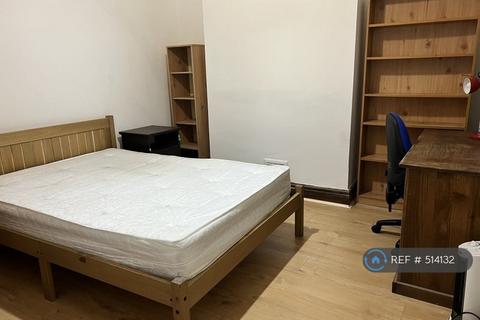 1 bedroom in a house share to rent, Polygon Avenue, Manchester, M13