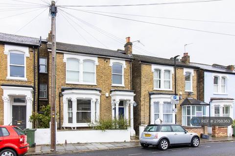 2 bedroom flat to rent, Winslade Road, London, SW2