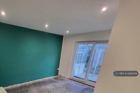 2 bedroom terraced house to rent, Corsham Road, Swindon, SN2