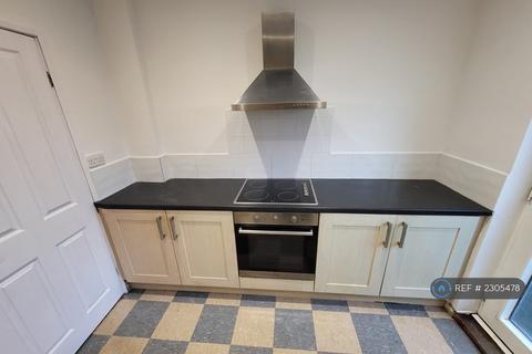 2 bedroom terraced house to rent, Corsham Road, Swindon, SN2