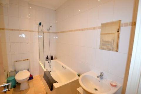 1 bedroom apartment to rent, Balham Grove, London SW12